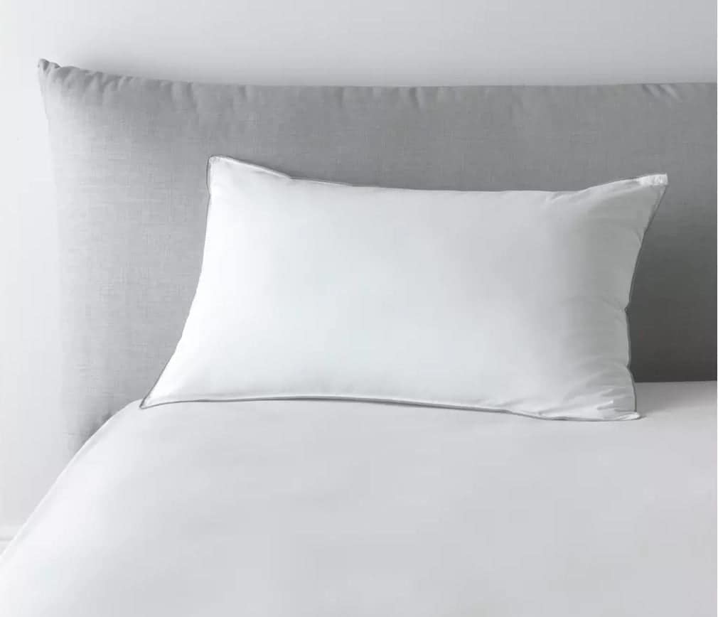 وسادة متوسطة الكثافة من ARMN بتصميم Snuggle Down
